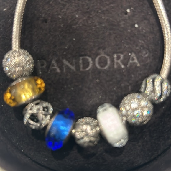 Beautiful Pandora bracket with 4 silver charms plus 4 more - Picture 7 of 9
